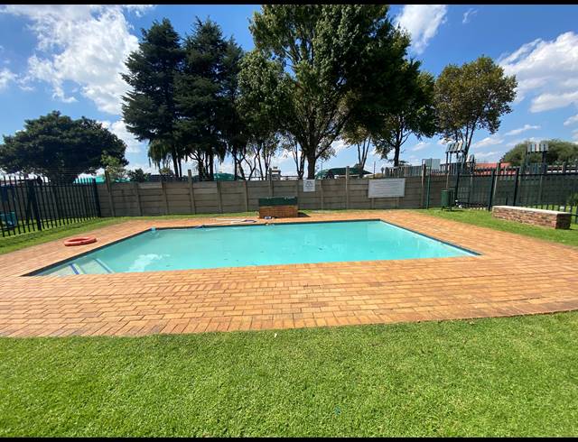 2 BEDROOM SECTIONAL TITLE FOR SALE IN RAVENSWOOD